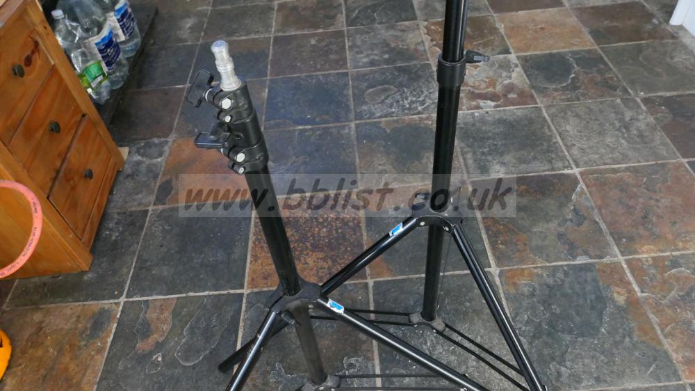 2 x ARRI 050MKA 3-stage light stands