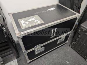 2xLG 32" Monitors in wheeled padded road case-No remote