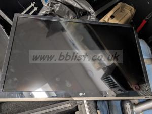 2xLG 32" Monitors in wheeled padded road case-No remote 