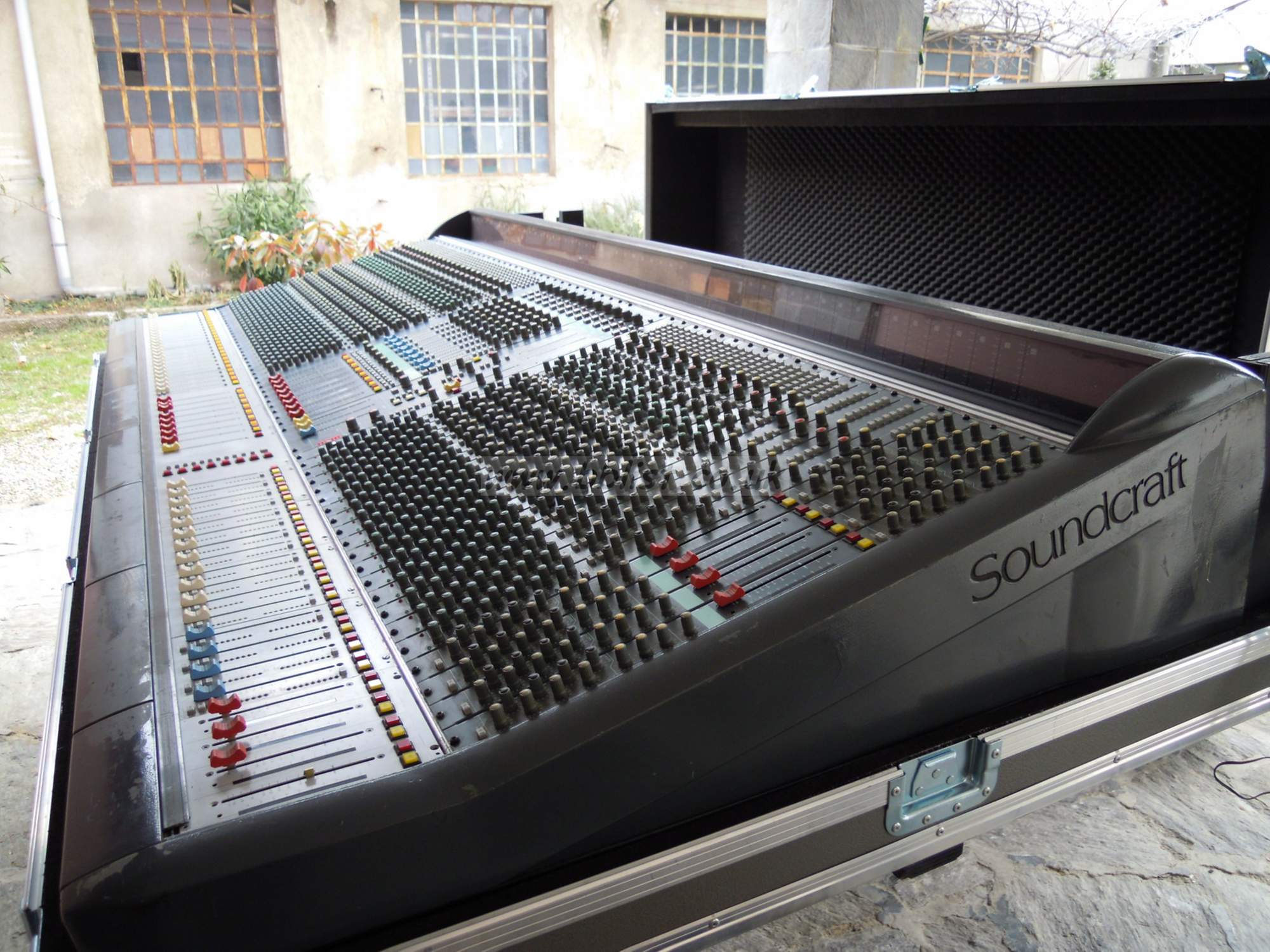 BB List ITEM 43093, Soundcraft Europa 40/8/8/2 TOUR PACK Italy