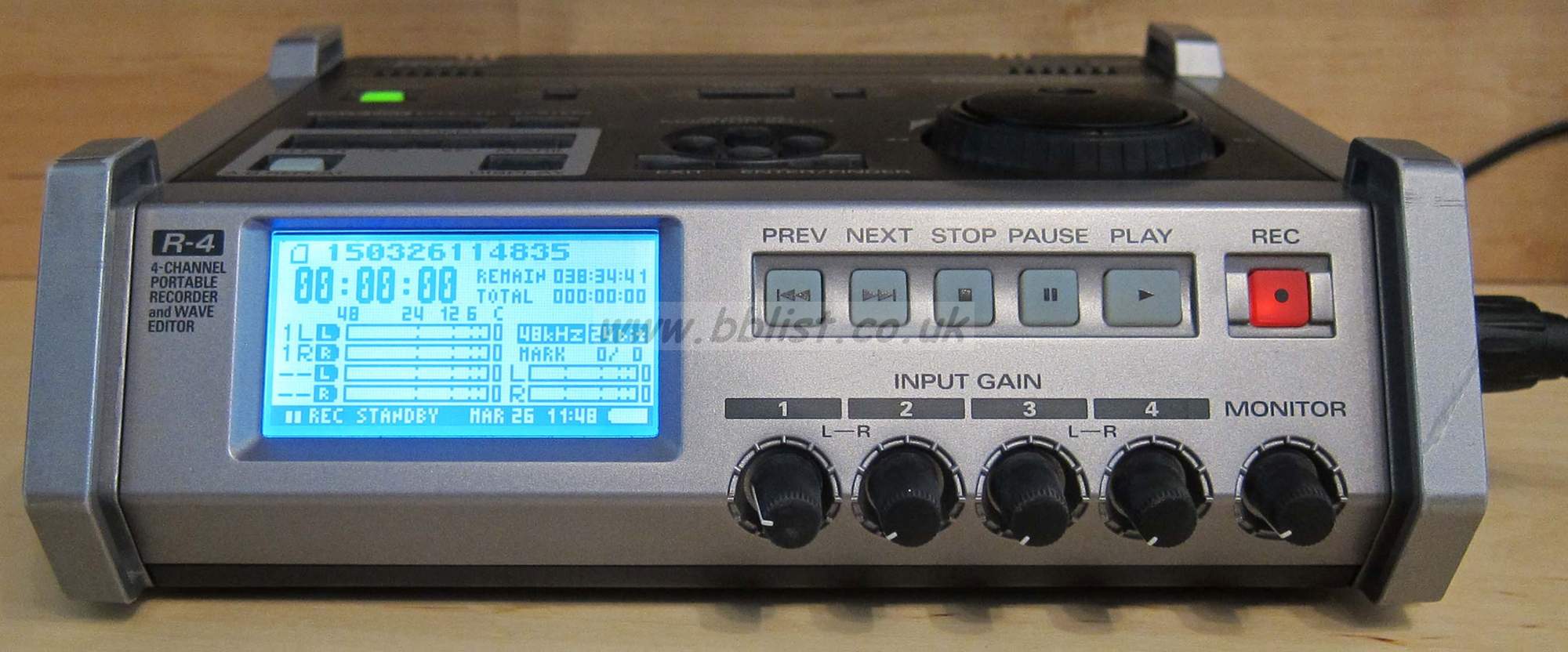 Edirol R-4 4-track recorder R-4 front