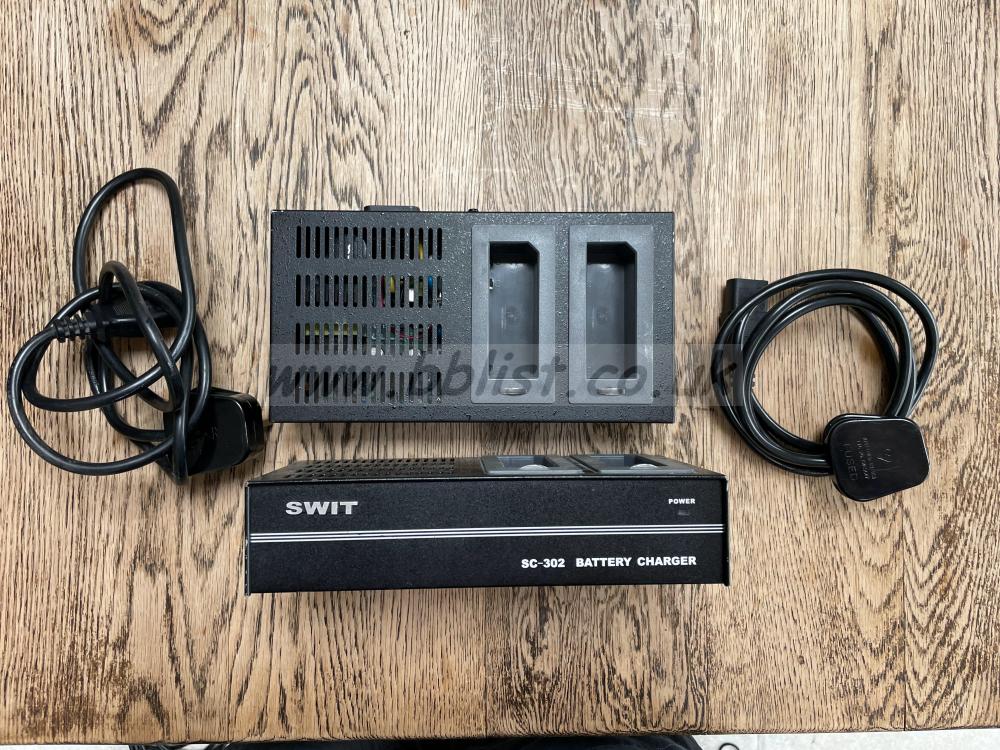2x Swit SC-302 NP1 battery chargers.