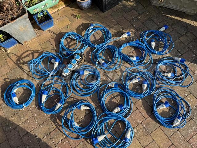 Cee form lighting cabling and connectors